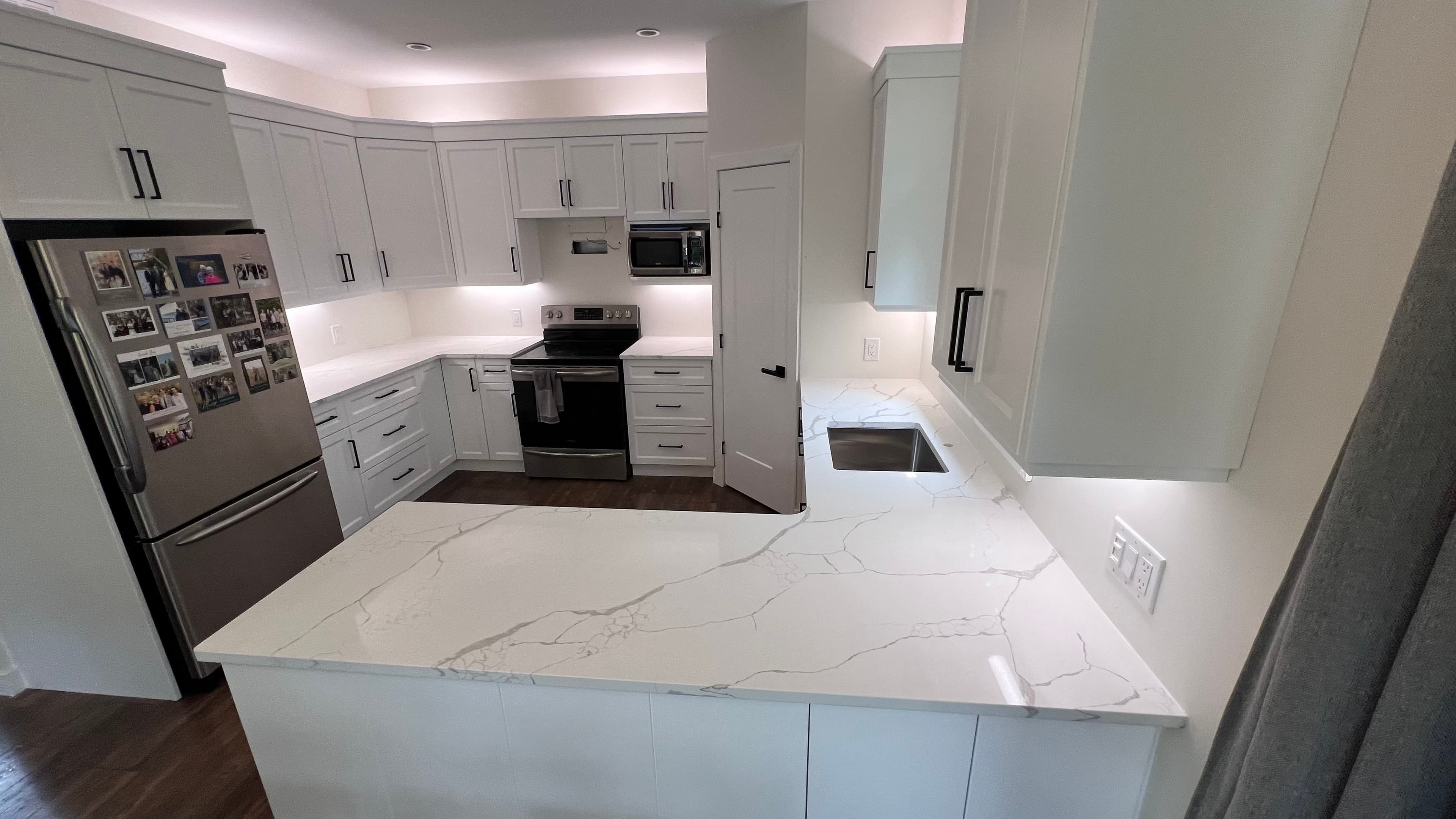 Statuario Quartz countertop, Family bath vanity set, in Charleswood, Winnipeg